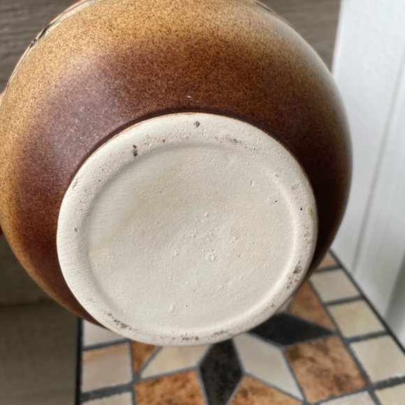 Sarawak Hand Carved Collectible Pottery Vase Signed 9” - Picture 5 of 8